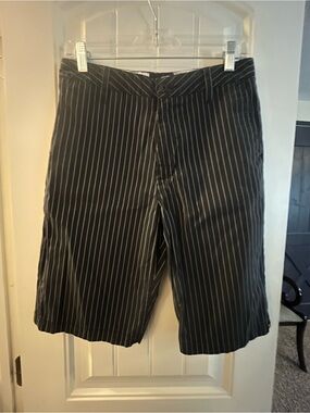 Vans Charcoal Pinstripe Flat-Front Men's Skater Shorts, 28 waist